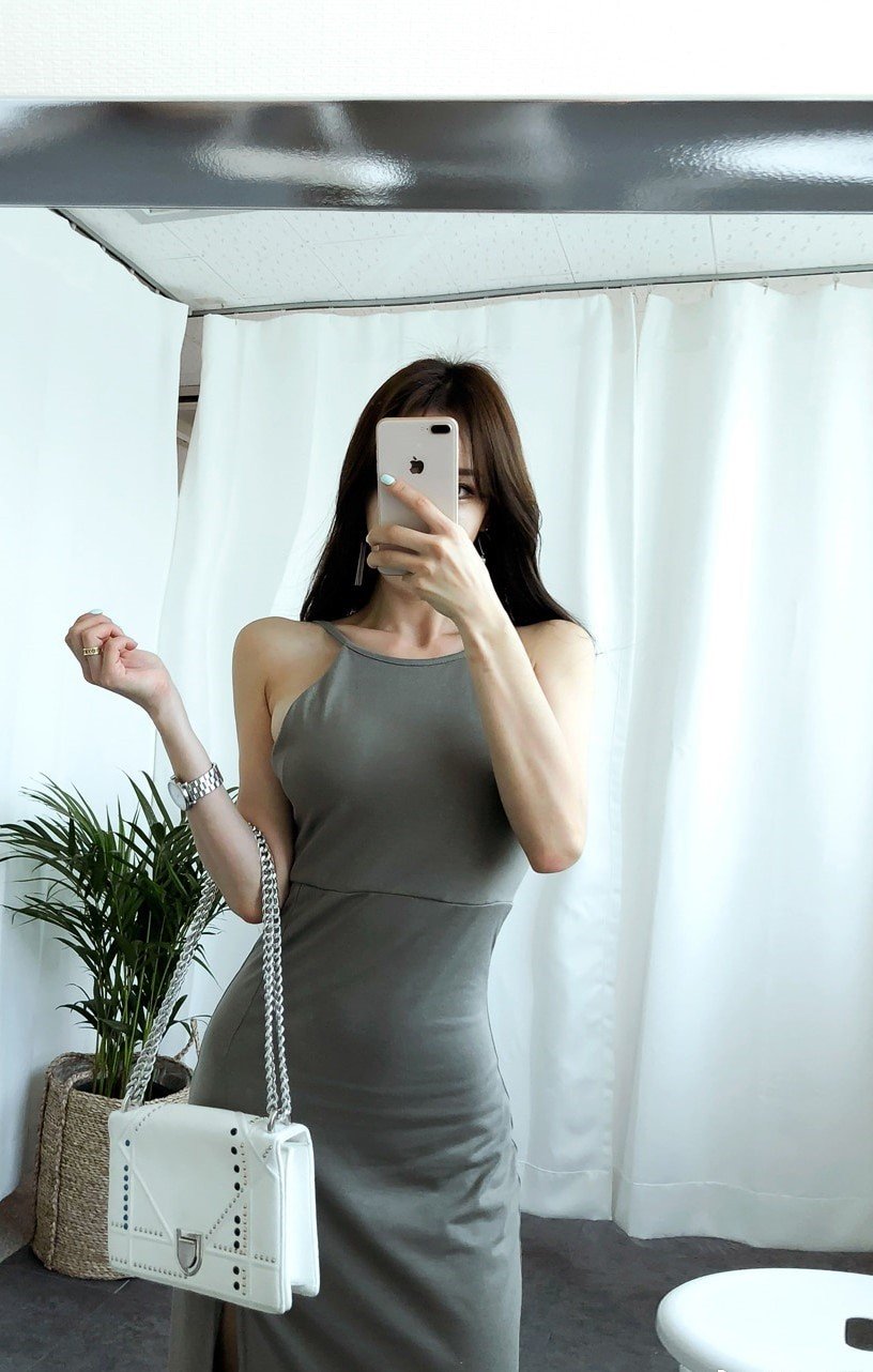 喜欢自拍的美女这颜值和身材都很不错哦