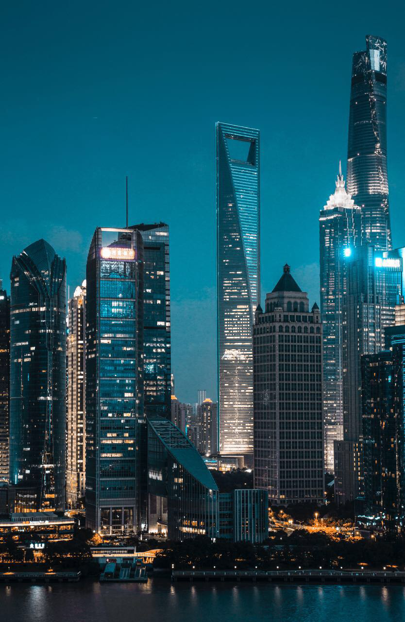 繁华的城市既熟悉又陌生留下这带不走的孤独