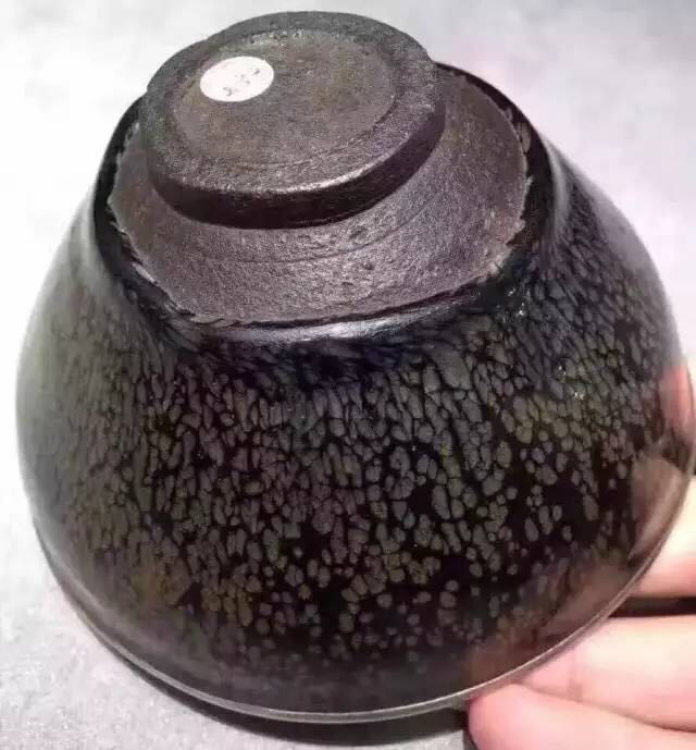 看看拍卖七百多万元北宋建盏长的什么样