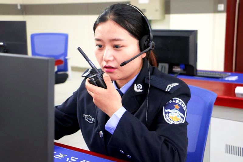 最美接警员_新浪新闻