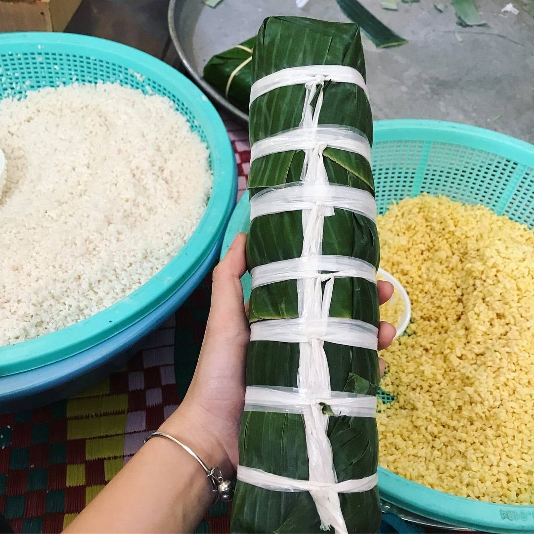 一个包粽子确不是端午节的国家——越南.