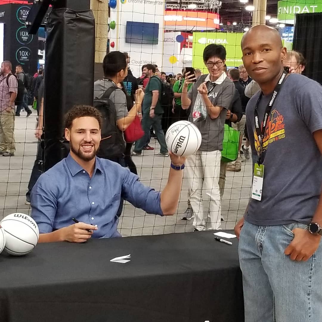 汤普森与球迷合照!