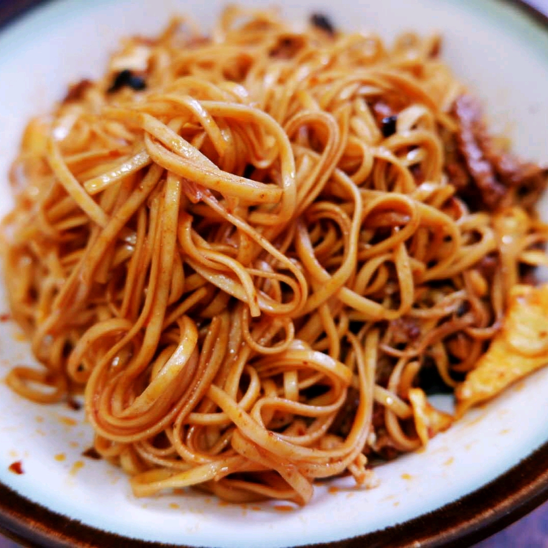 夜宵神器,金针菇瘦肉炒面,超级美味.