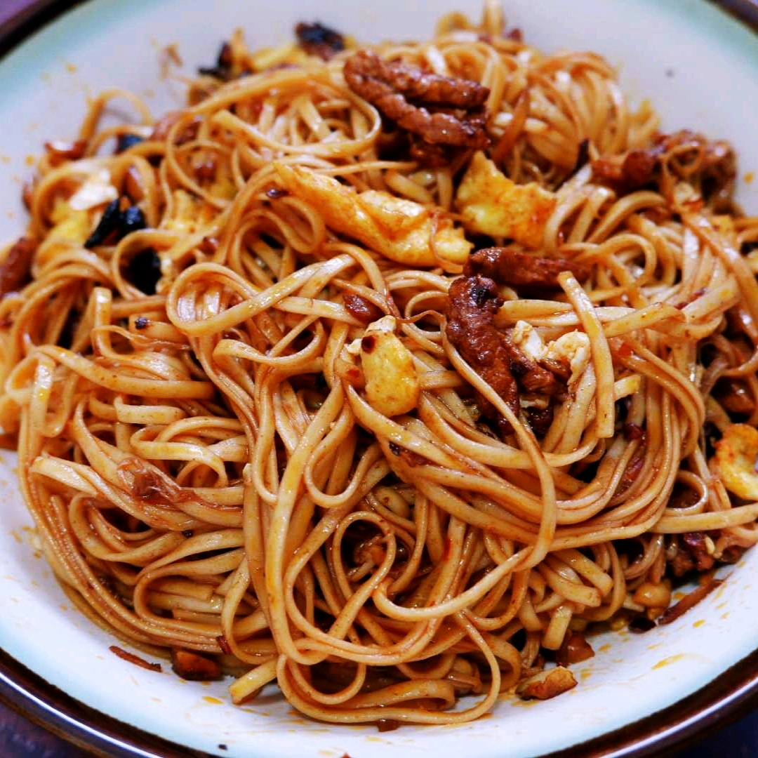 夜宵神器,金针菇瘦肉炒面,超级美味.