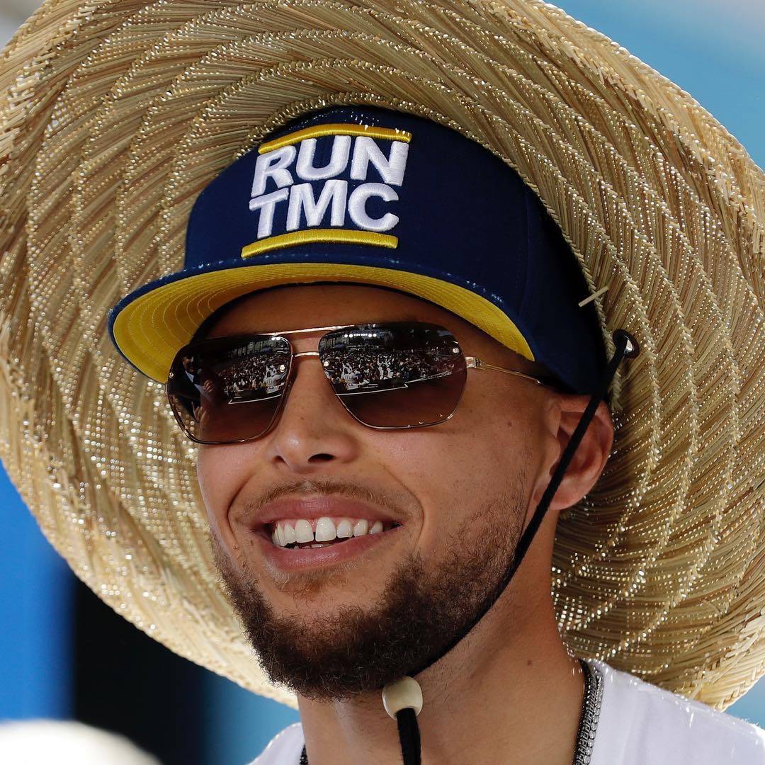 库里这草帽戴的