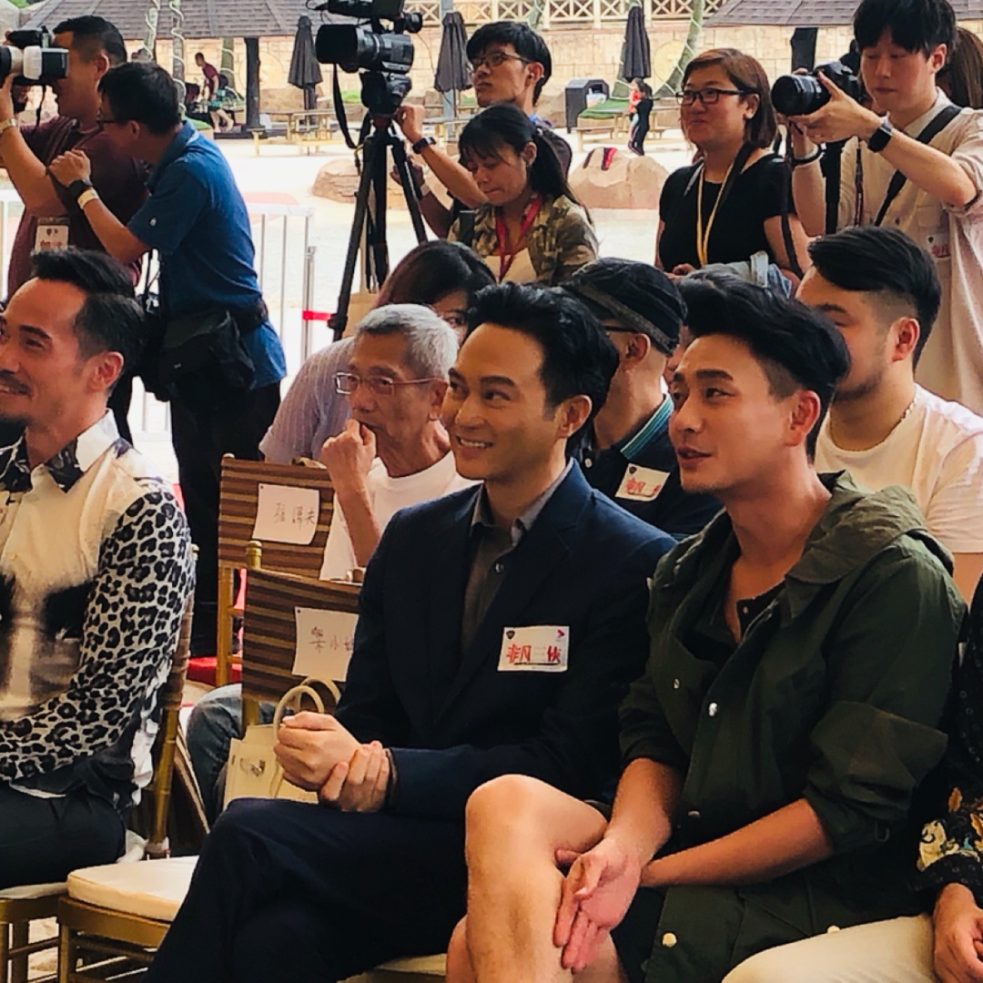 张智霖和黄宗泽出席新剧开机仪式,堪称最帅组合_高清图集_新浪网