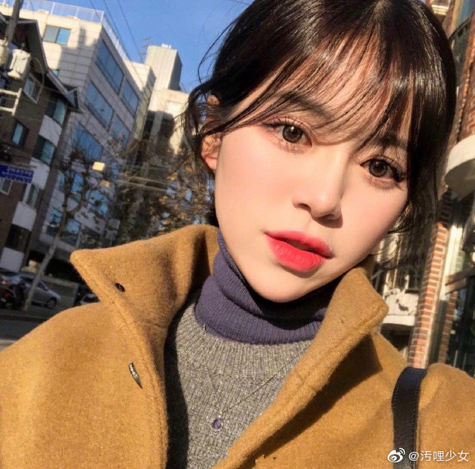 软萌的空气刘海女生,可爱又美丽.