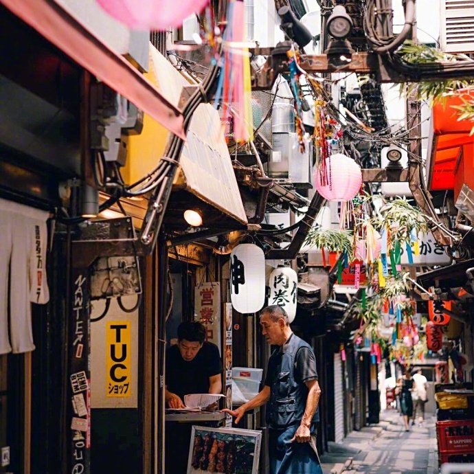 日本的夜晚巷弄街景__财经头条