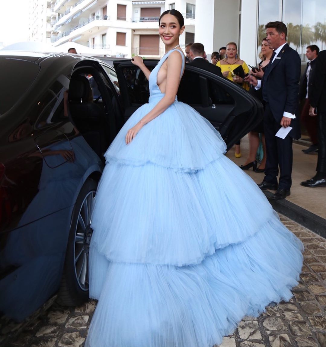 戛纳电影节泰国女星邱敏敏太仙了