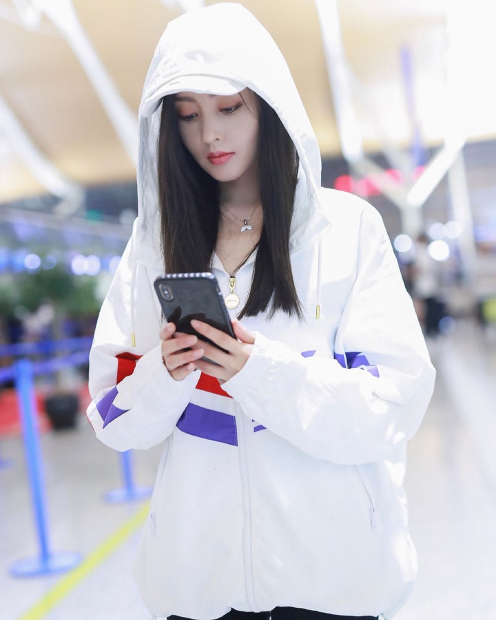 张天爱颜值女神机场街拍,魅力四射哦!