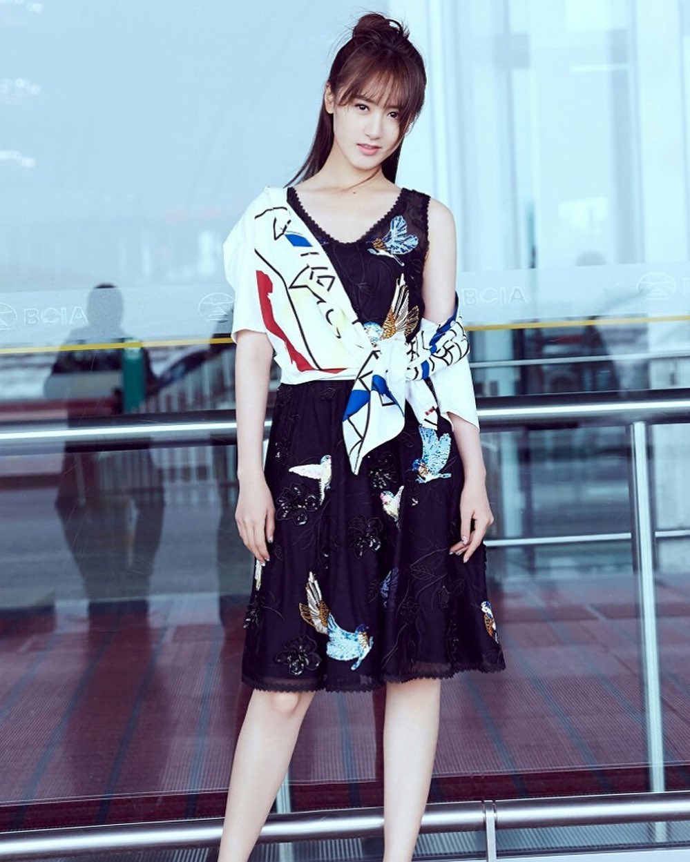 袁冰研一脸清新的美丽,灵秀清澈!