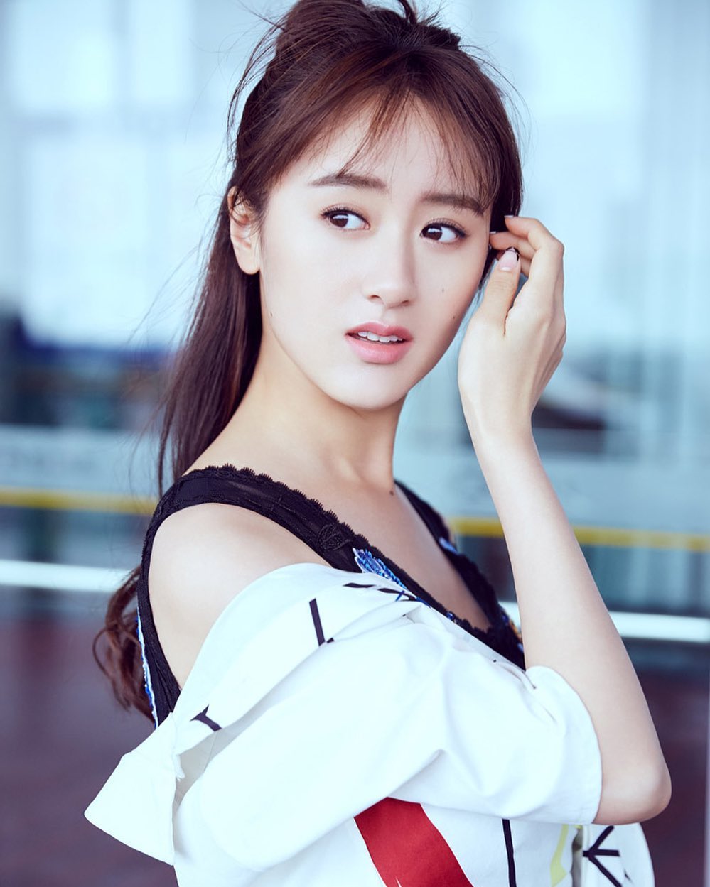 袁冰研一脸清新的美丽,灵秀清澈!