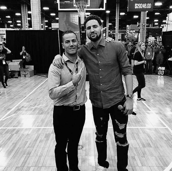 汤普森与球迷合照!