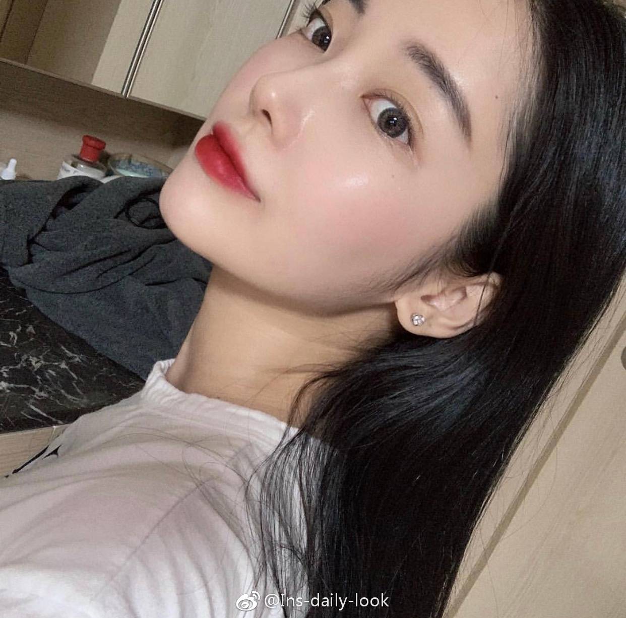 气质美女自拍真是360度无死角的美.