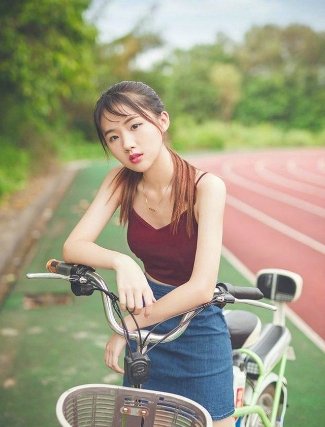 哈尔滨是美女的聚集地,夏天随处都是身材迷人的女孩