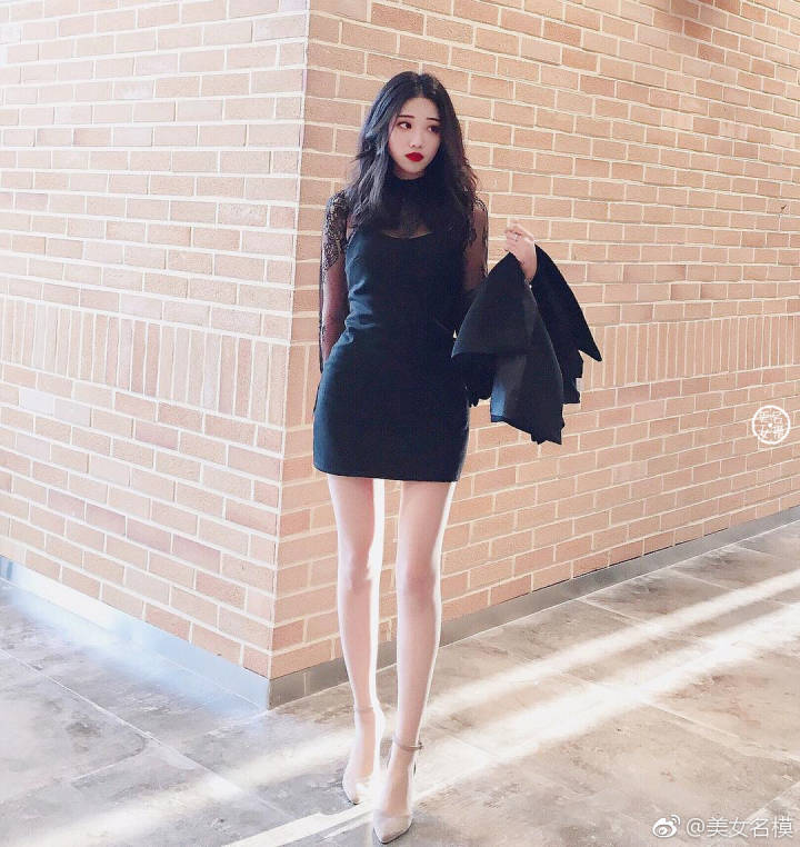 有大长腿的妹纸基本都是美女哦.