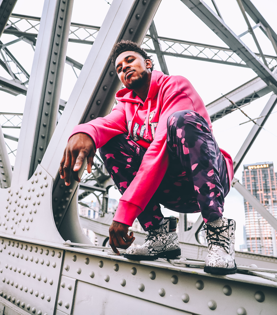 尼克杨今天找到工作了吗?