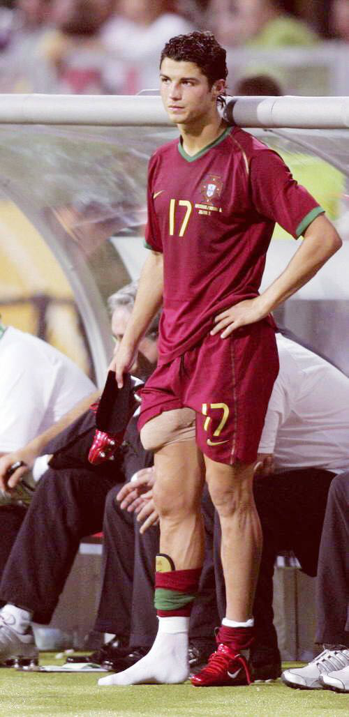 c罗从21岁的17号少年第一世界杯