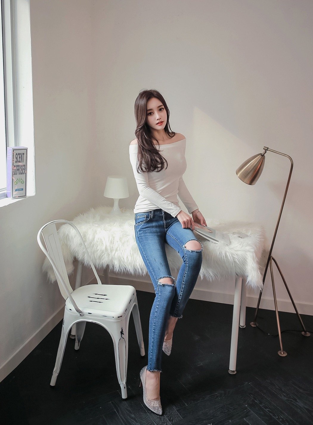 腿细的美女穿牛仔裤真的很显身材,而且特别美.