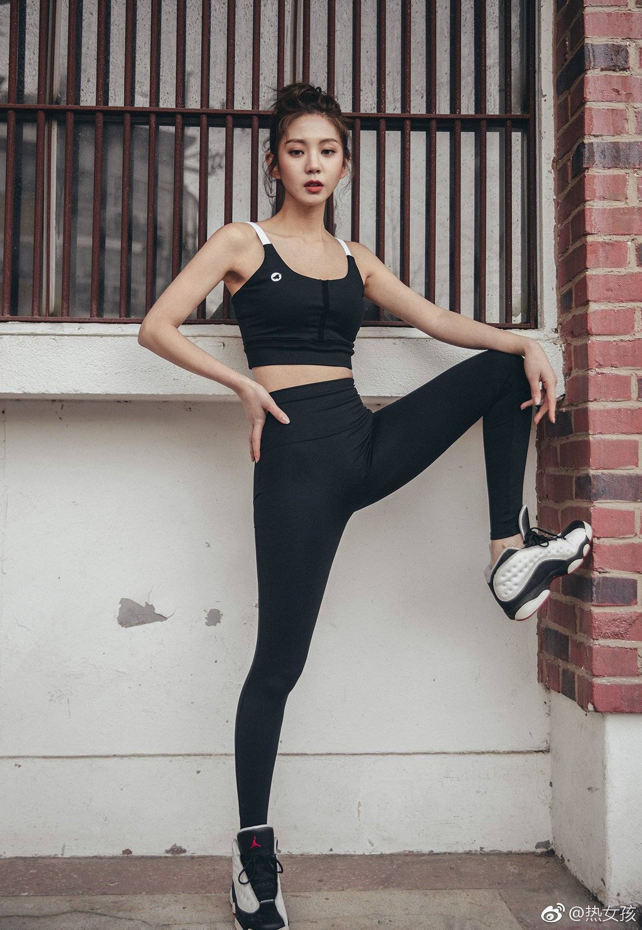 一身运动装点燃了女性的另一种阳刚美