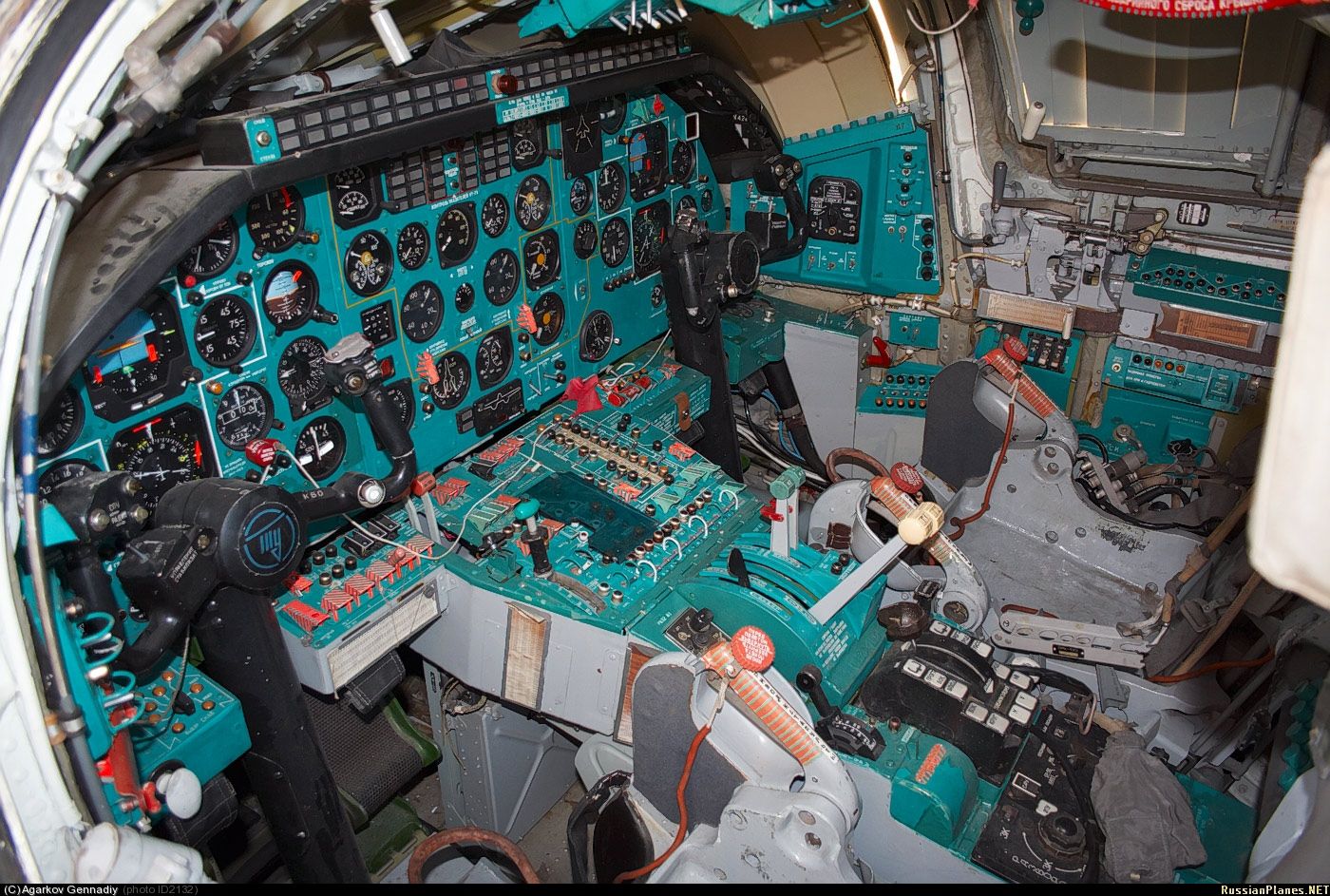 逆火轰炸机的座舱1晨曦中飞行的逆火轰炸机4晨曦中飞行的逆火轰炸机3