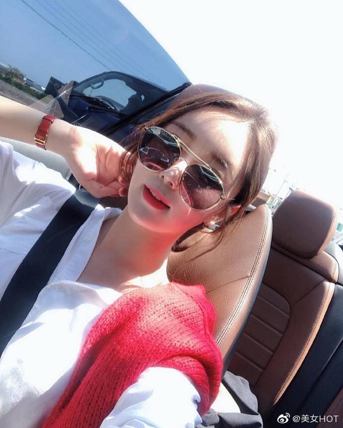 香车配美女,生活中的理想搭配呀.