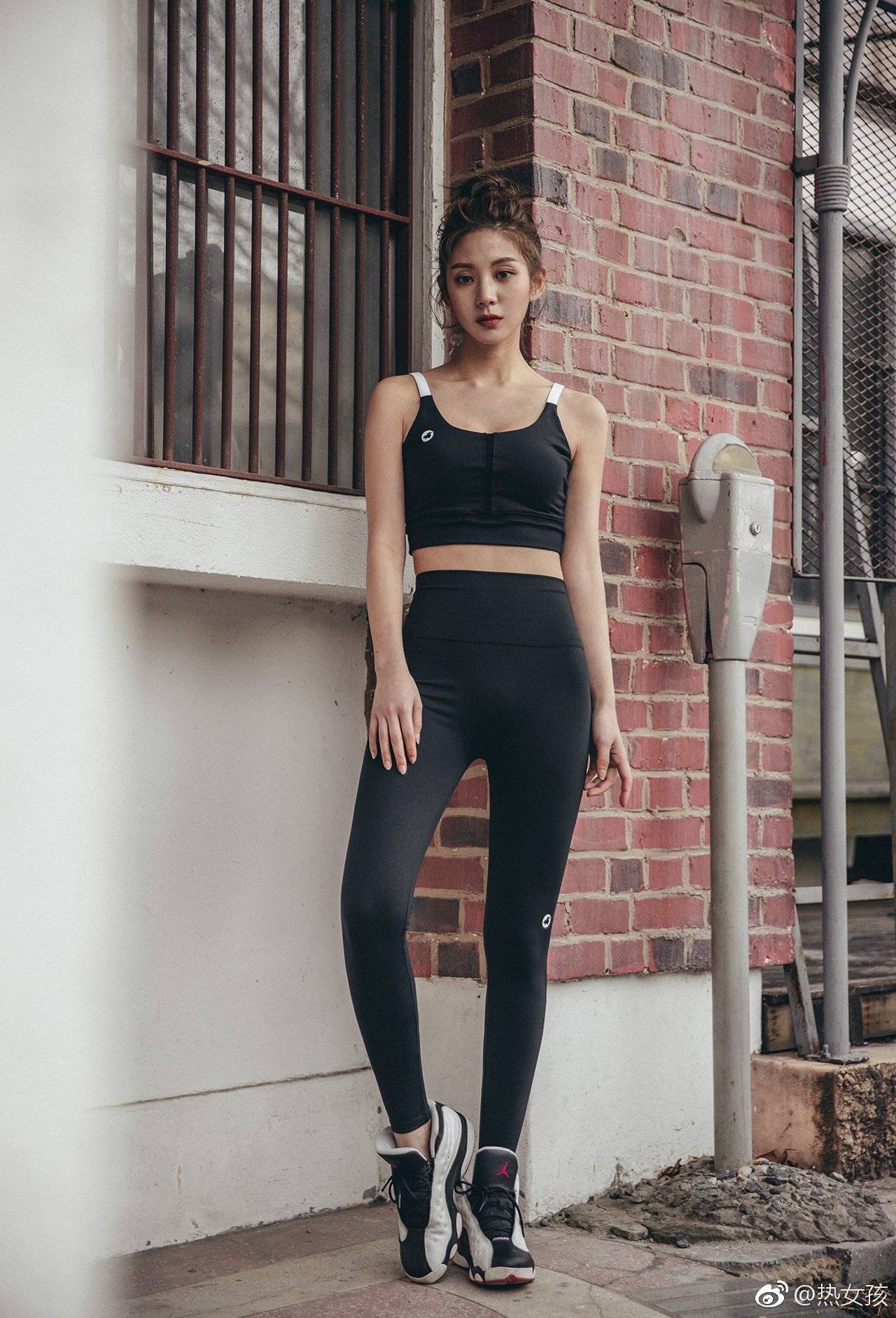一身运动装点燃了女性的另一种阳刚美