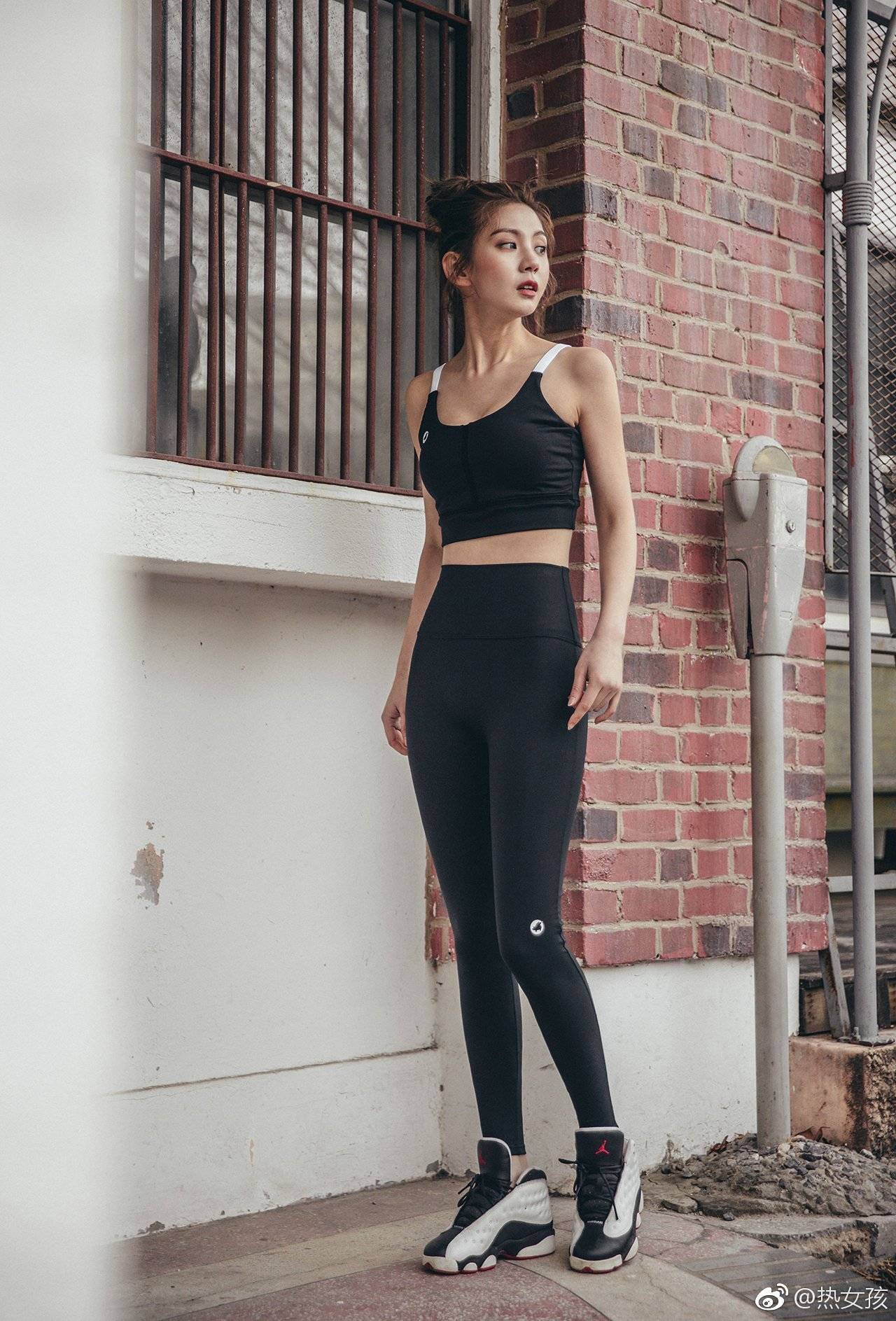 一身运动装点燃了女性的另一种阳刚美