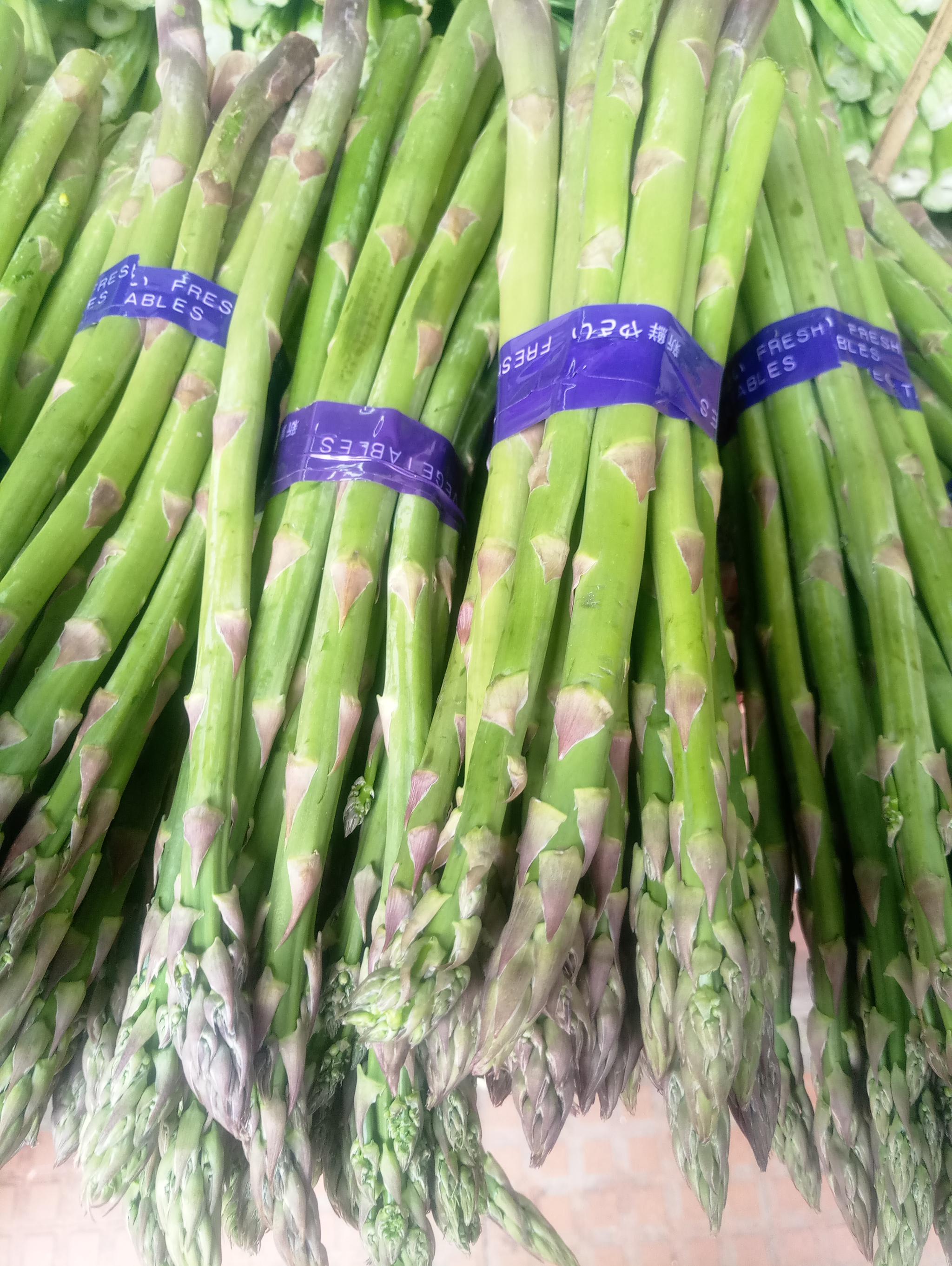 青黄不接的四月瓜菜看起来也状态略逊