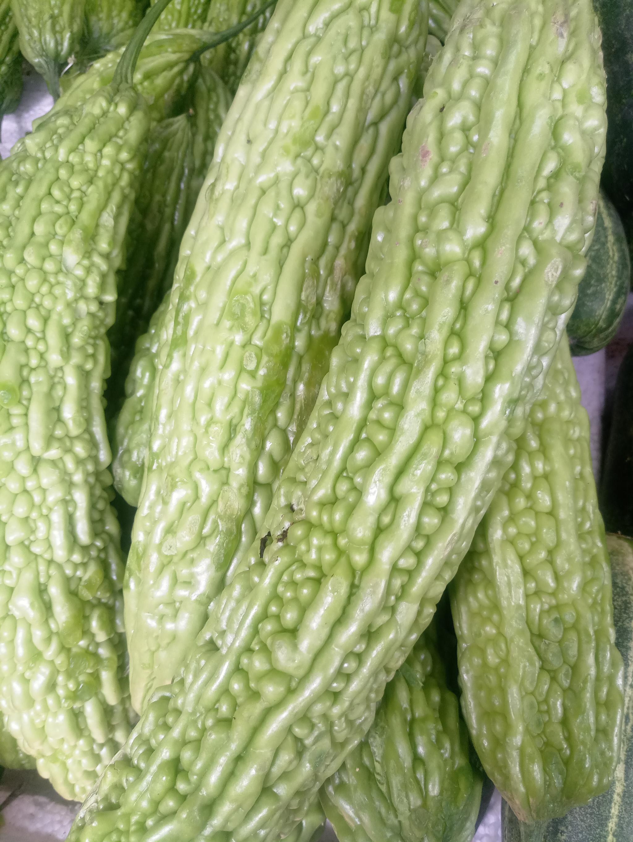 青黄不接的四月瓜菜看起来也状态略逊