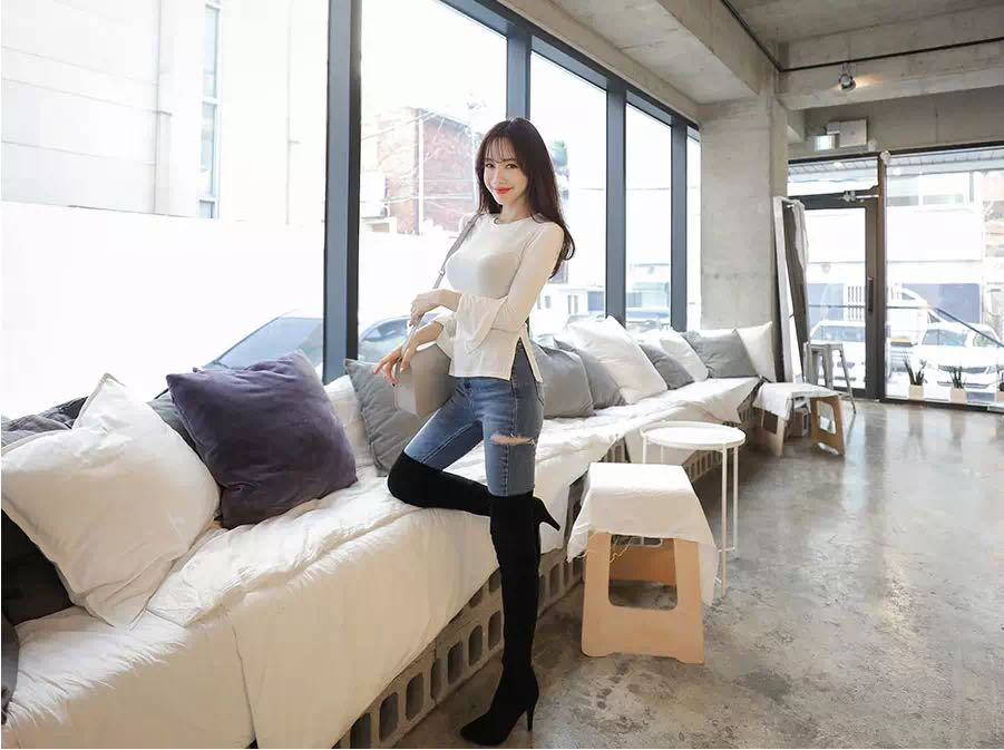 韩国模特金惠美,紧身牛仔裤,凸显身材