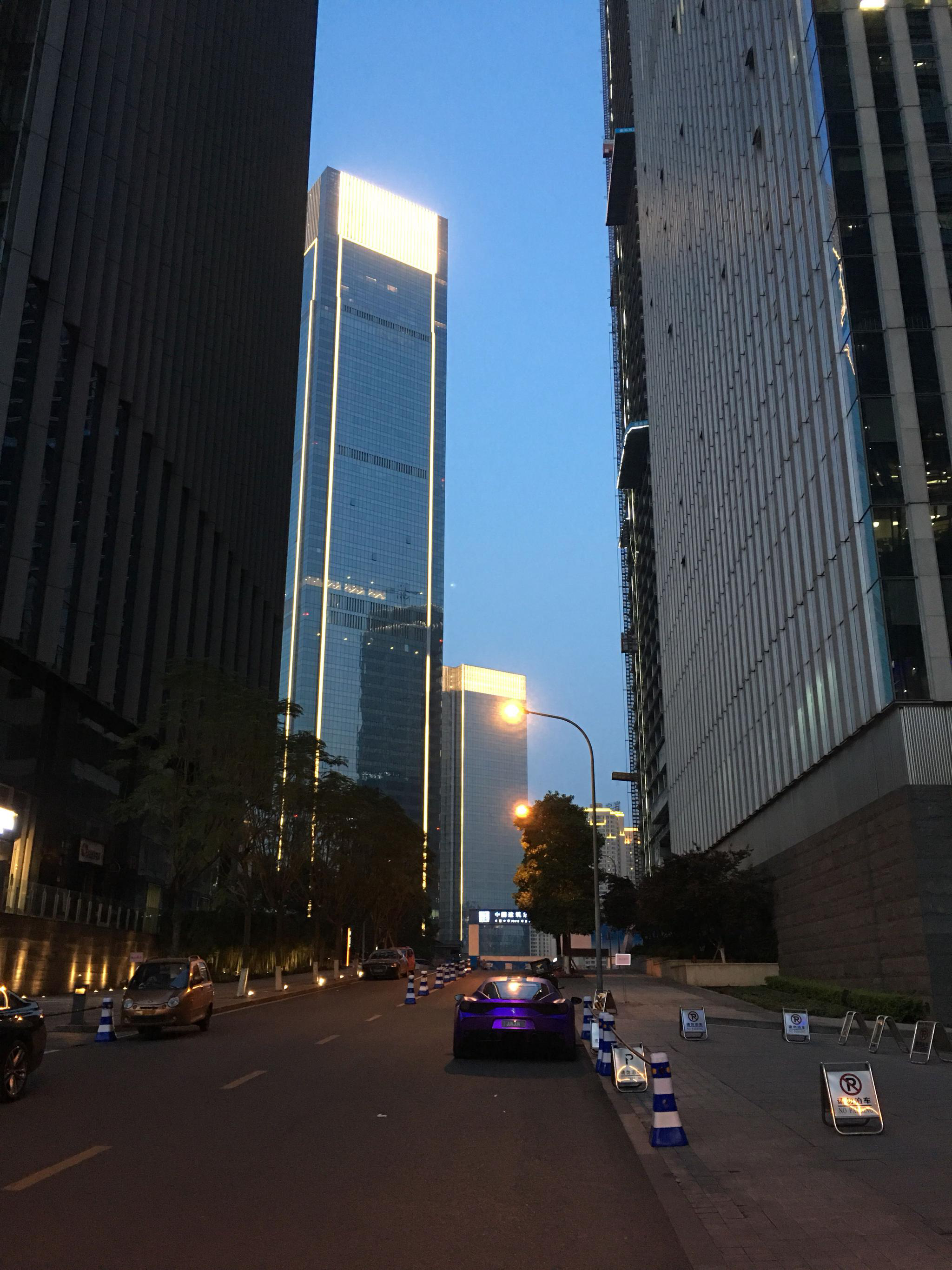 天黑的时候!重庆江北嘴手机摄影 高楼大厦鳞次栉比_新浪看点