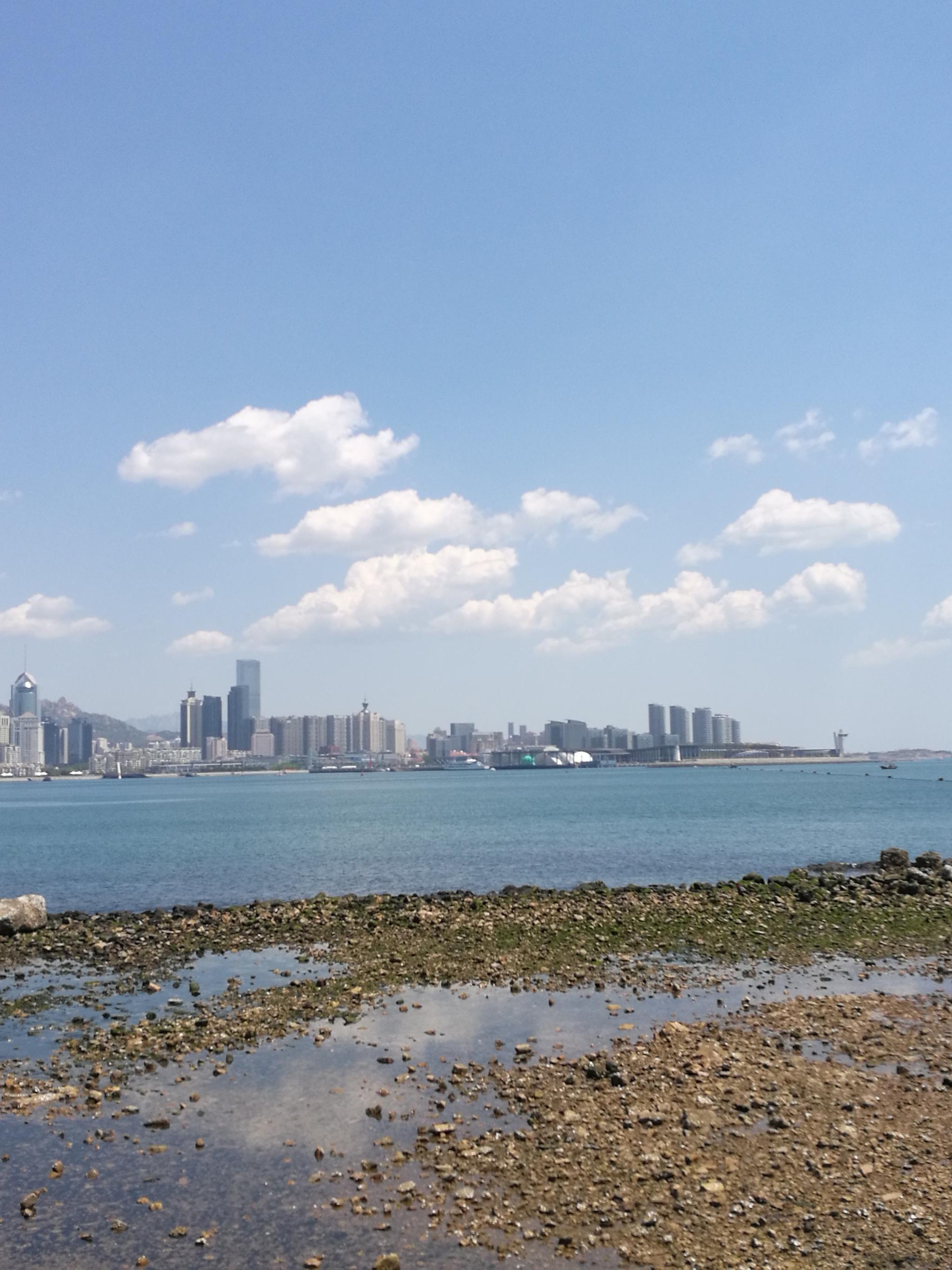 【手机图集】海边晴朗的天空