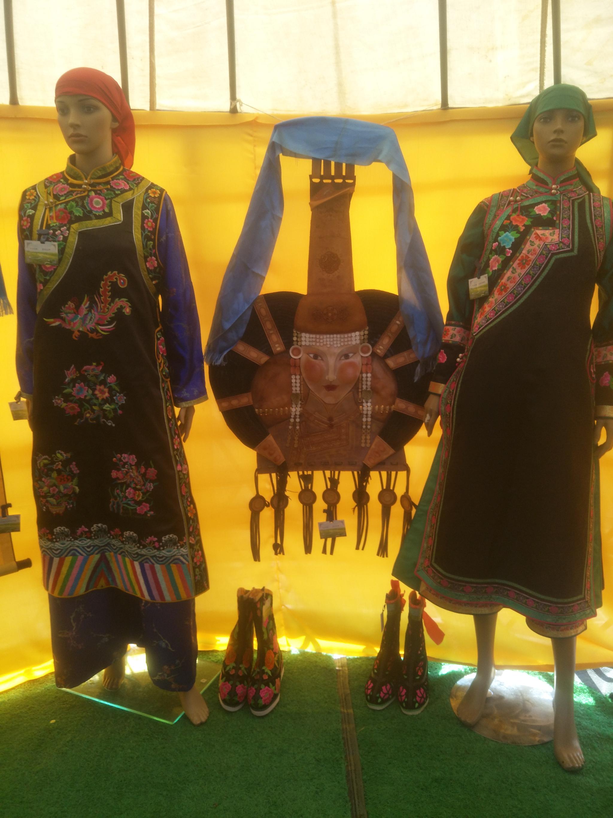 蒙古族刺绣美丽的蒙古袍原创摄影