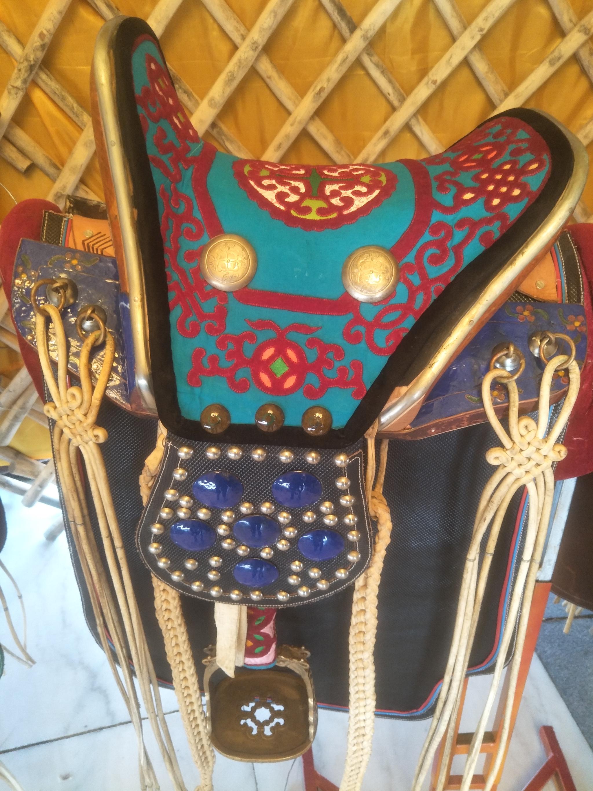 蒙古族精美的马鞍子以及清朝时期马蹬子,原创摄影