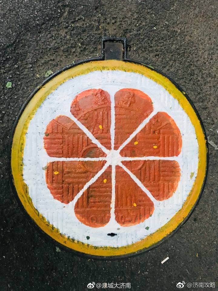 山东大学井盖创意涂鸦,赖在地上卖萌了解一下!_新浪看点
