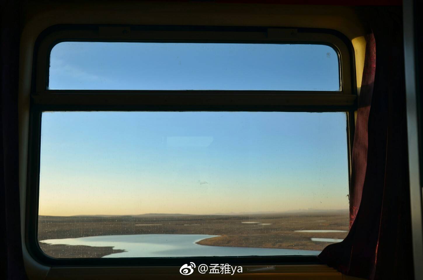 火车车窗照图片