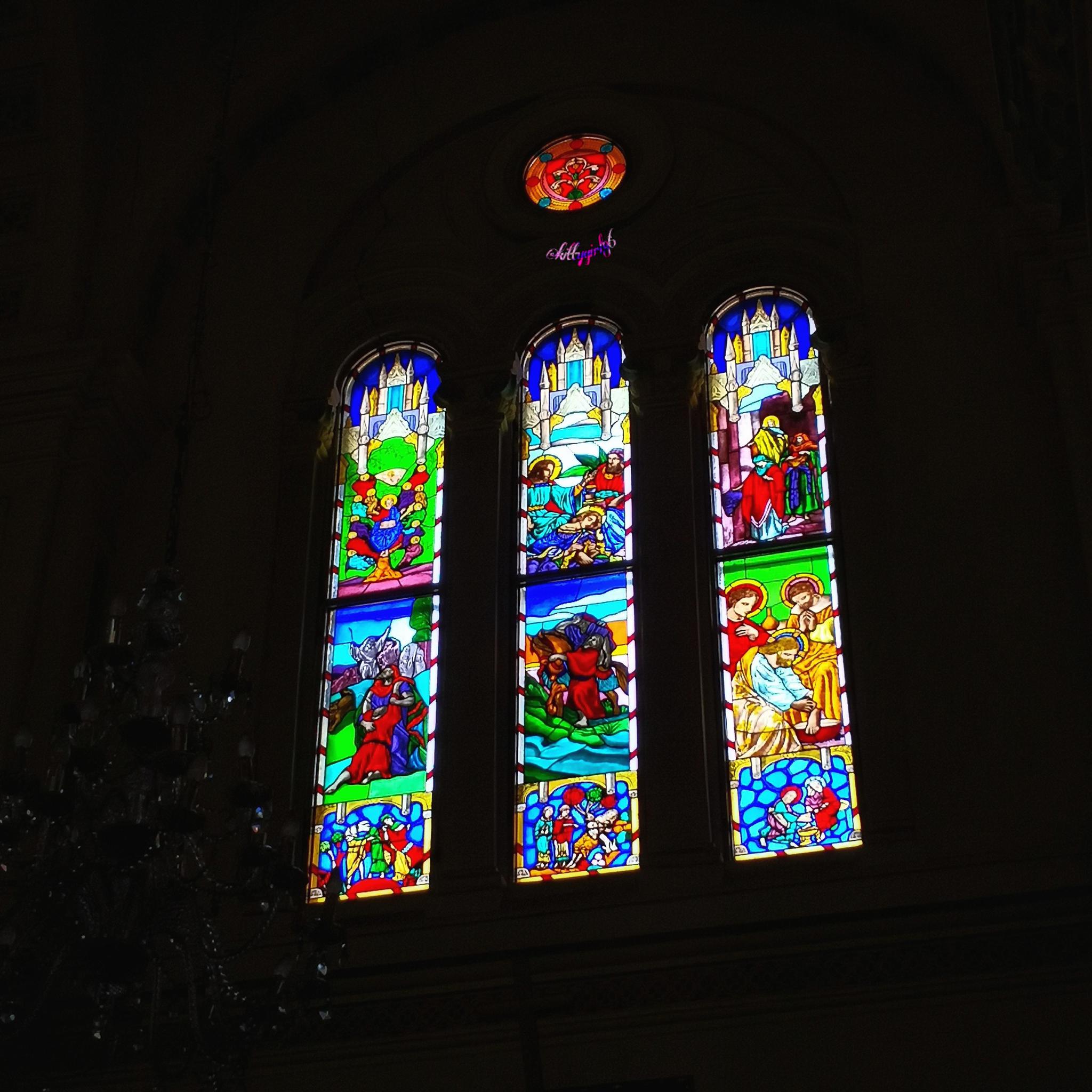 巴黎西南部的沙特尔大教堂壮美的彩色花窗 - 金玉米 | 专注热门资讯视频