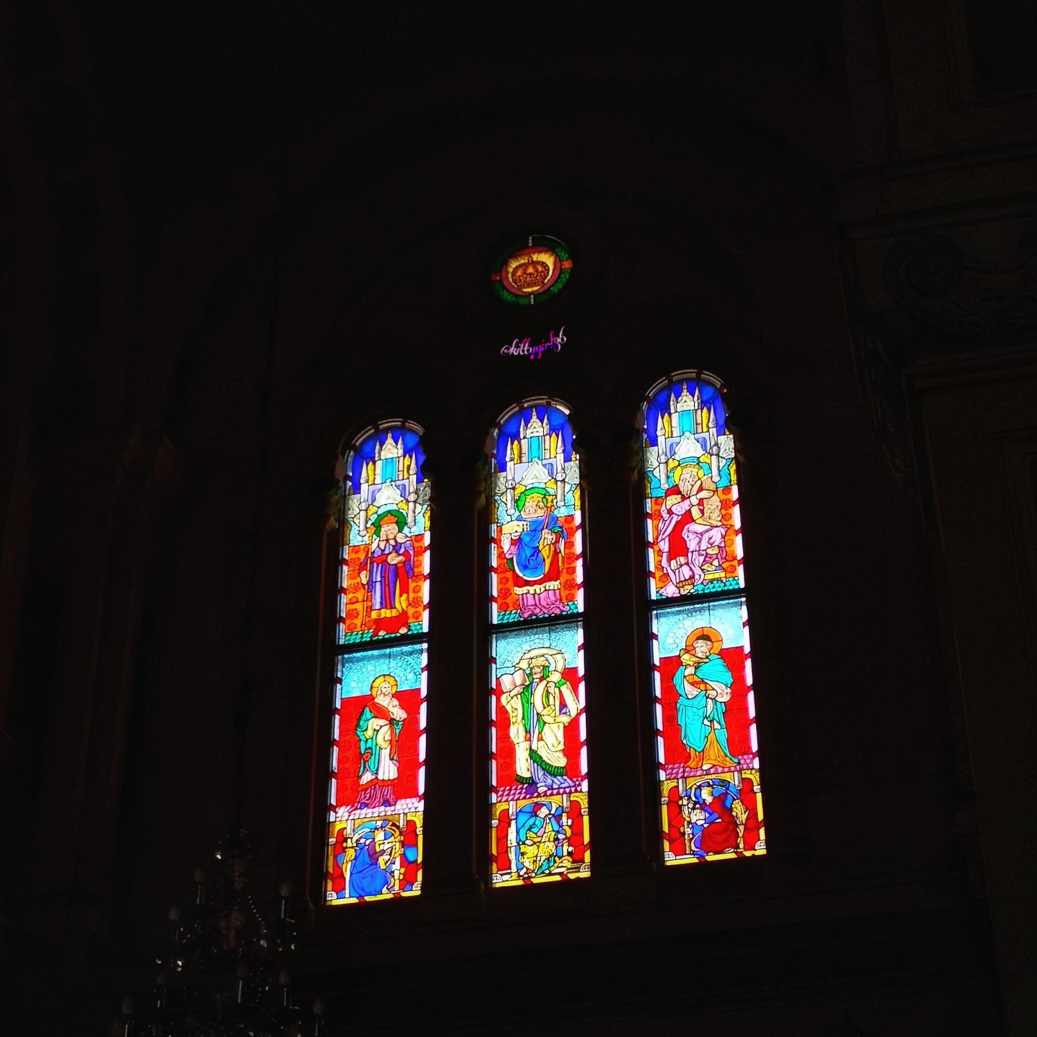 天津西开教堂的彩绘玻璃2(手机原创摄影)