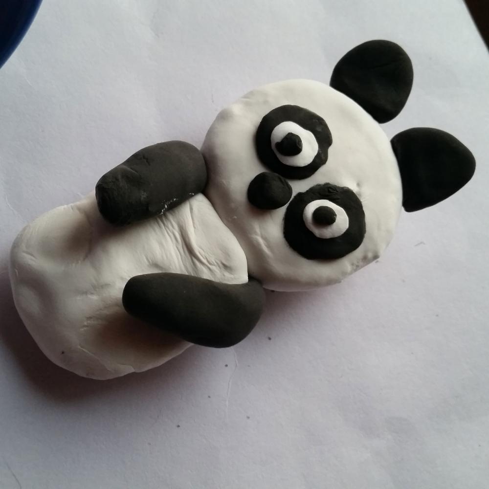 用橡皮泥制作熊猫图片