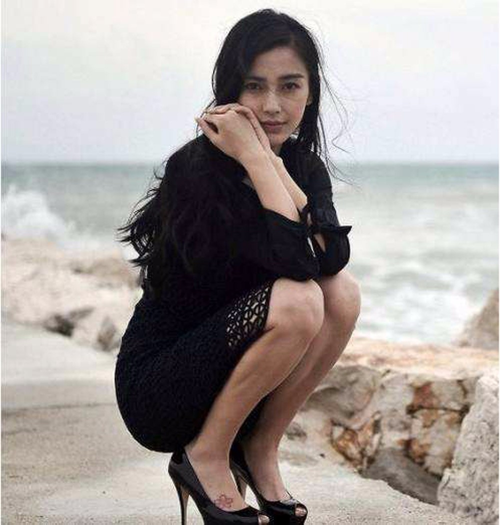 亚洲蹲火了!女星们亲身示范瞧谁蹲得标准蹲得最漂亮