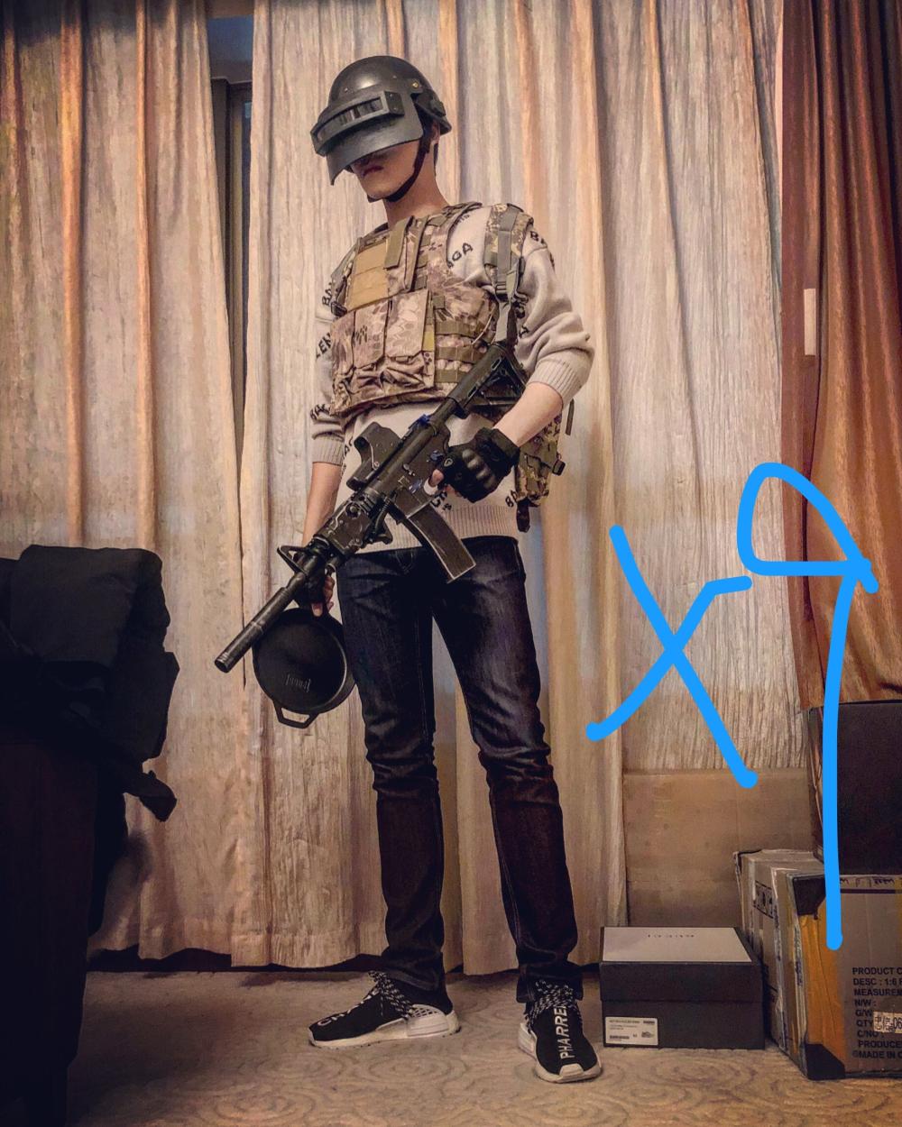 他撞脸杨洋还和王思聪前女友"恋爱",这次又学林更新cos吃鸡