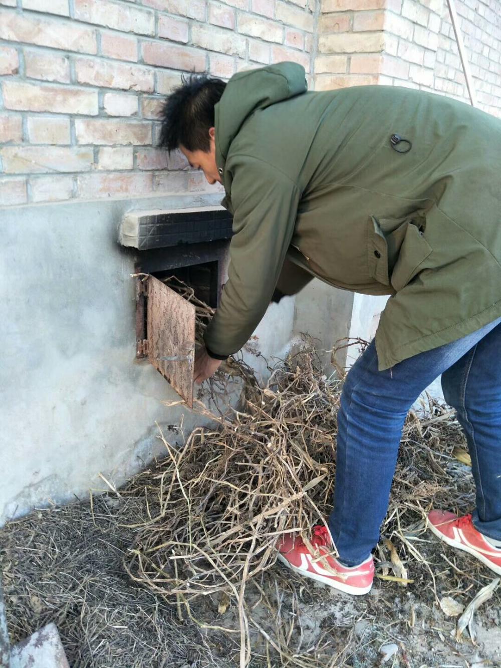 农村烧炕的经历你有过吗? 看看我是怎样烧炕的?