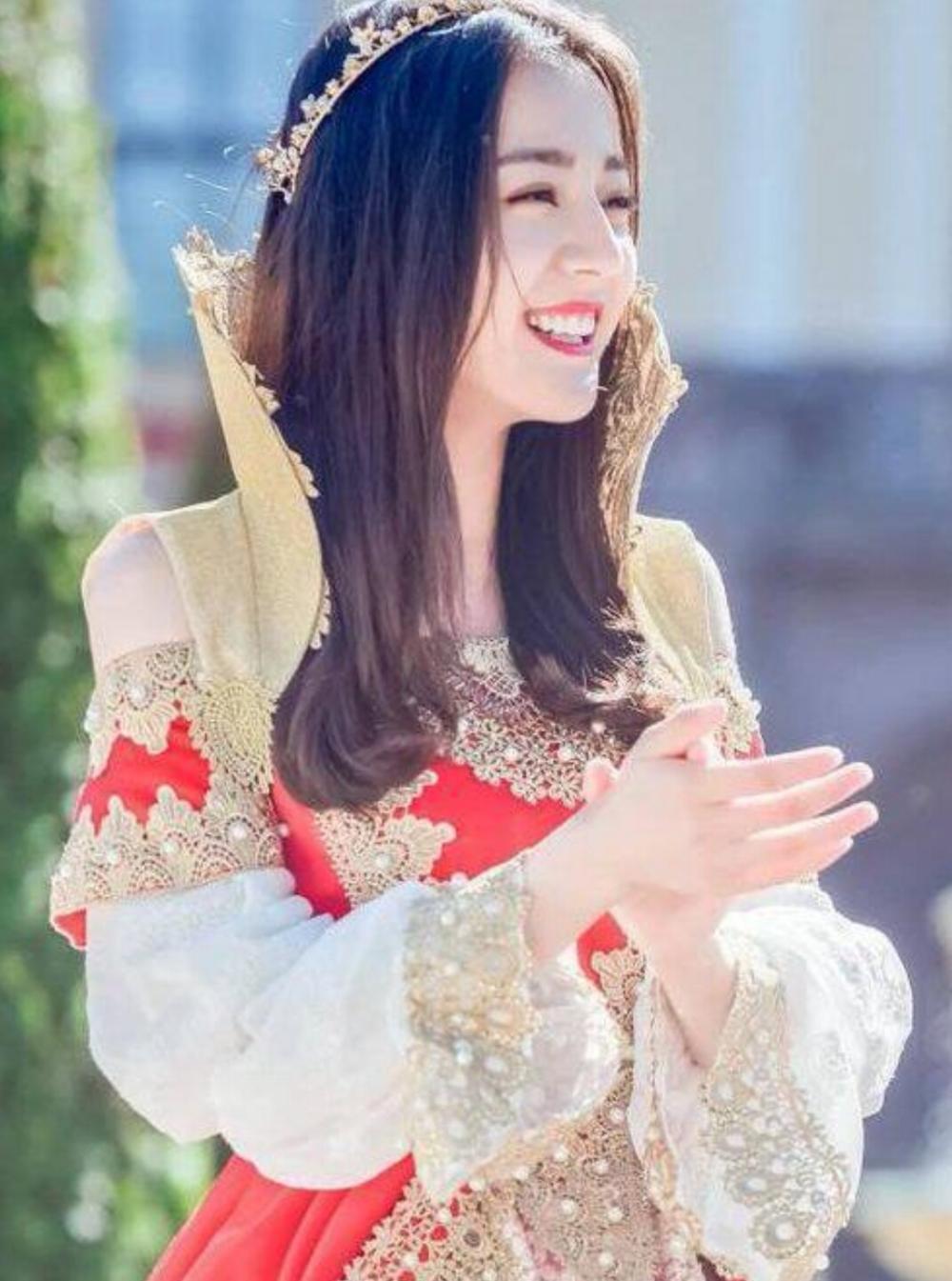 盘点女星的公主造型:热巴美翻了,谢娜变身蒙古公主,最后一位最美!