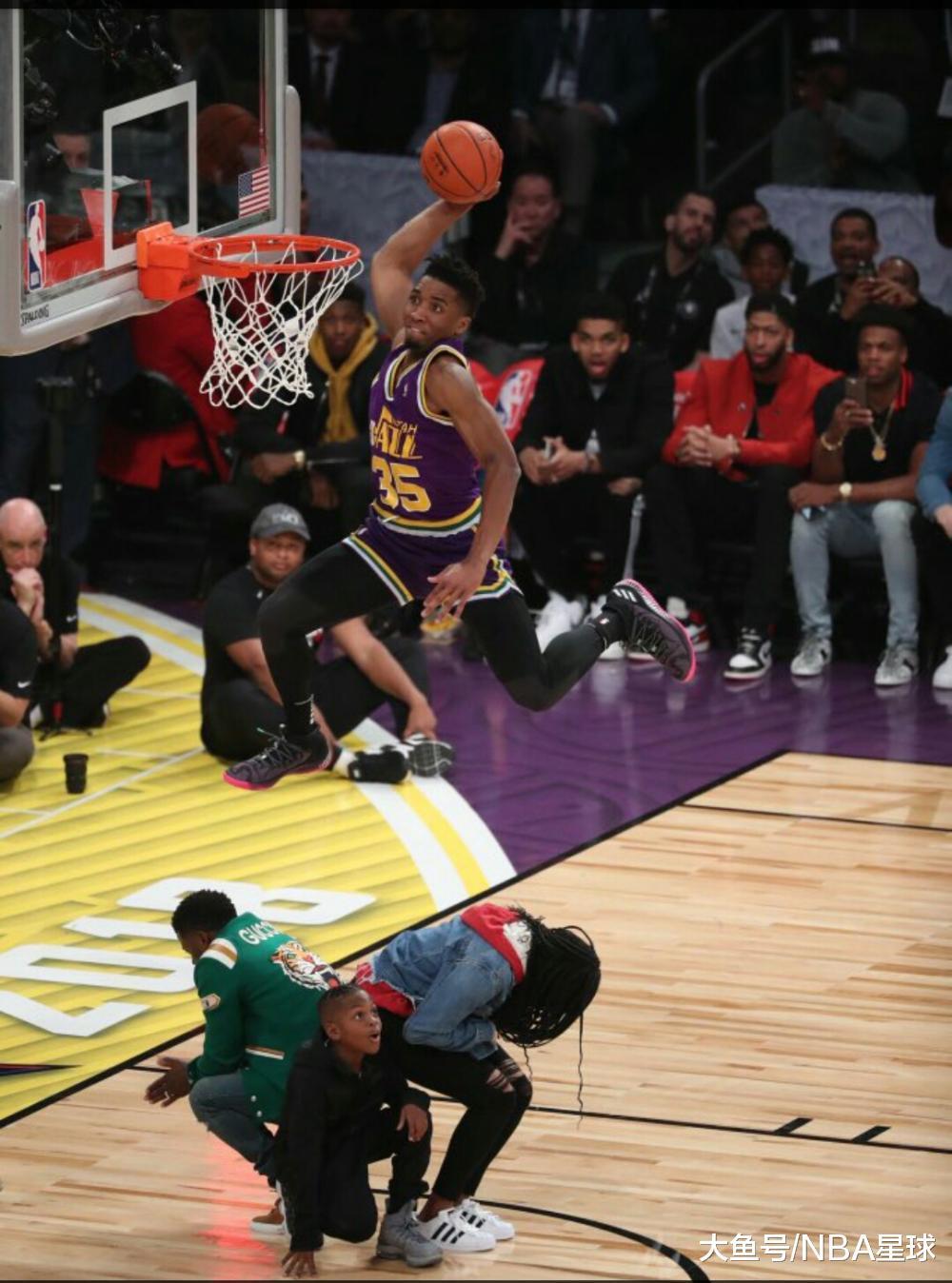 扣篮大赛一年不如一年, 你认为哪个扣篮最像飞人乔丹!