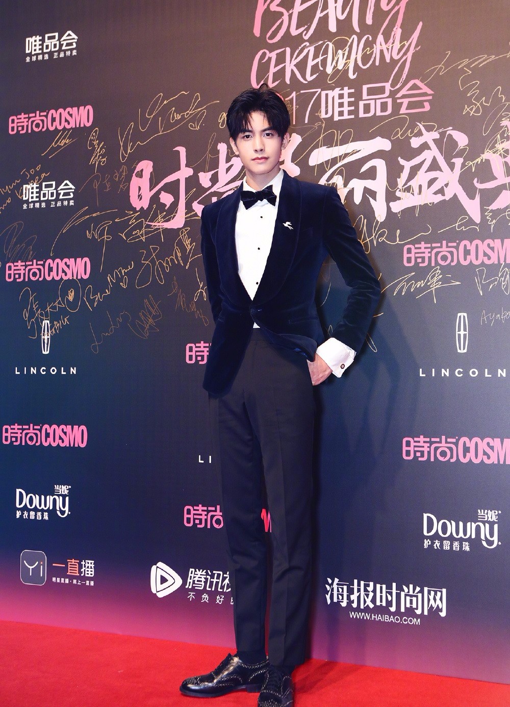 宋威龙爆时尚大片长腿撩妹欧阳娜娜看到该后悔了吧