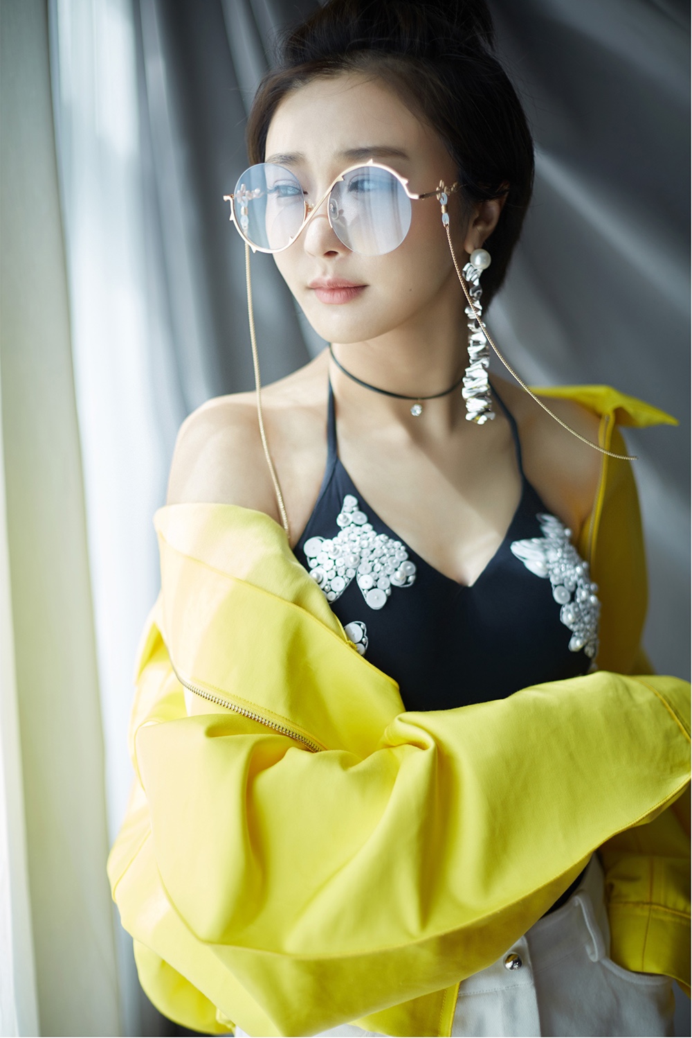 陈冰明朗写真曝光,俏皮气息隔屏而出