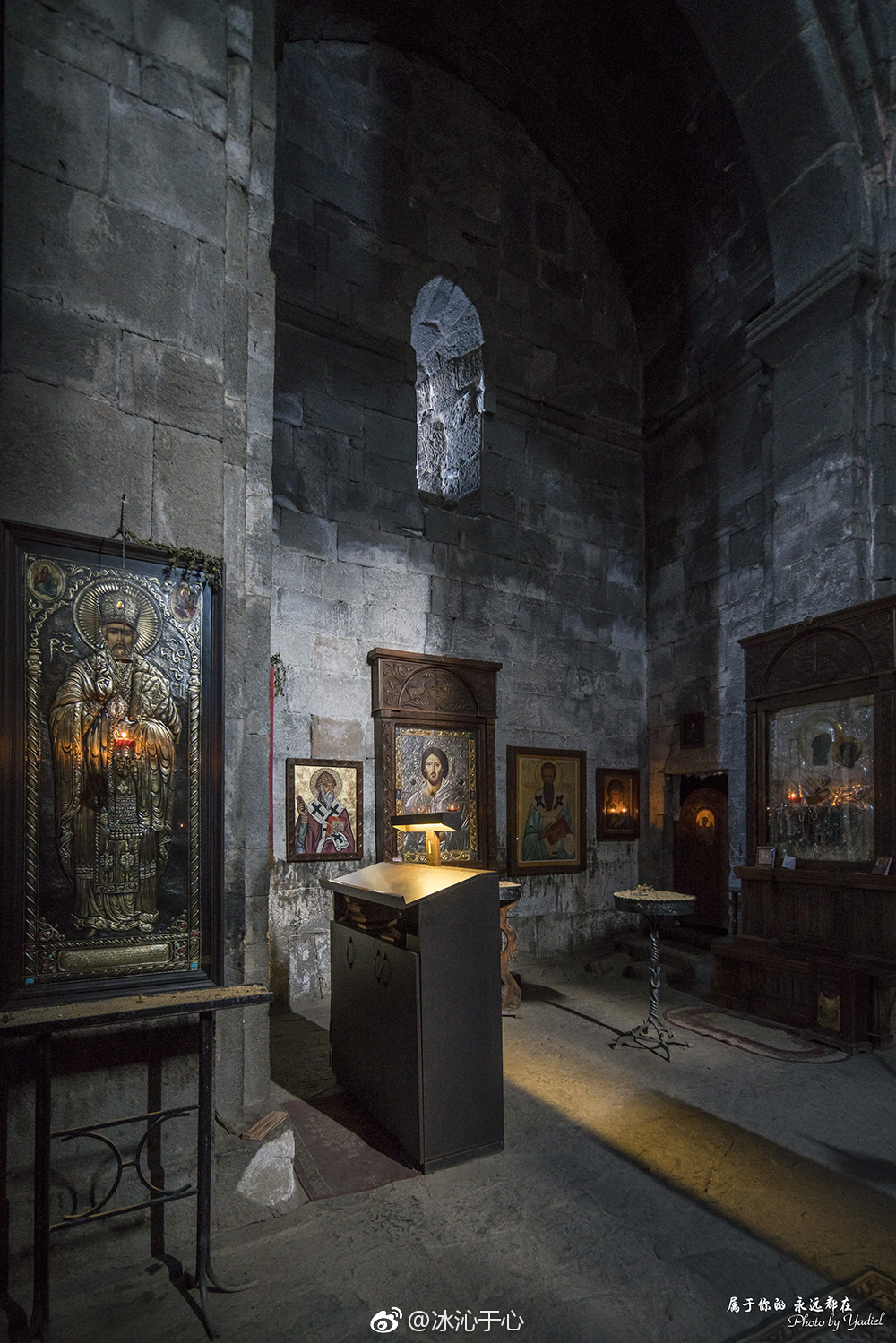 卡兹别克山(kazbegi)的圣三一教堂(gergeti trinity church)