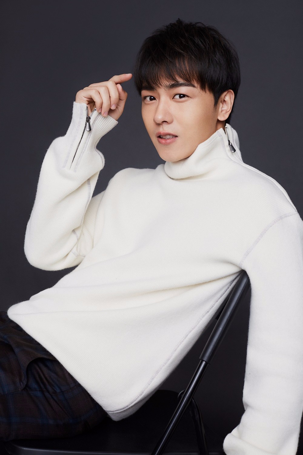 近日,新生代演员于翔曝光了一组全新的写真.