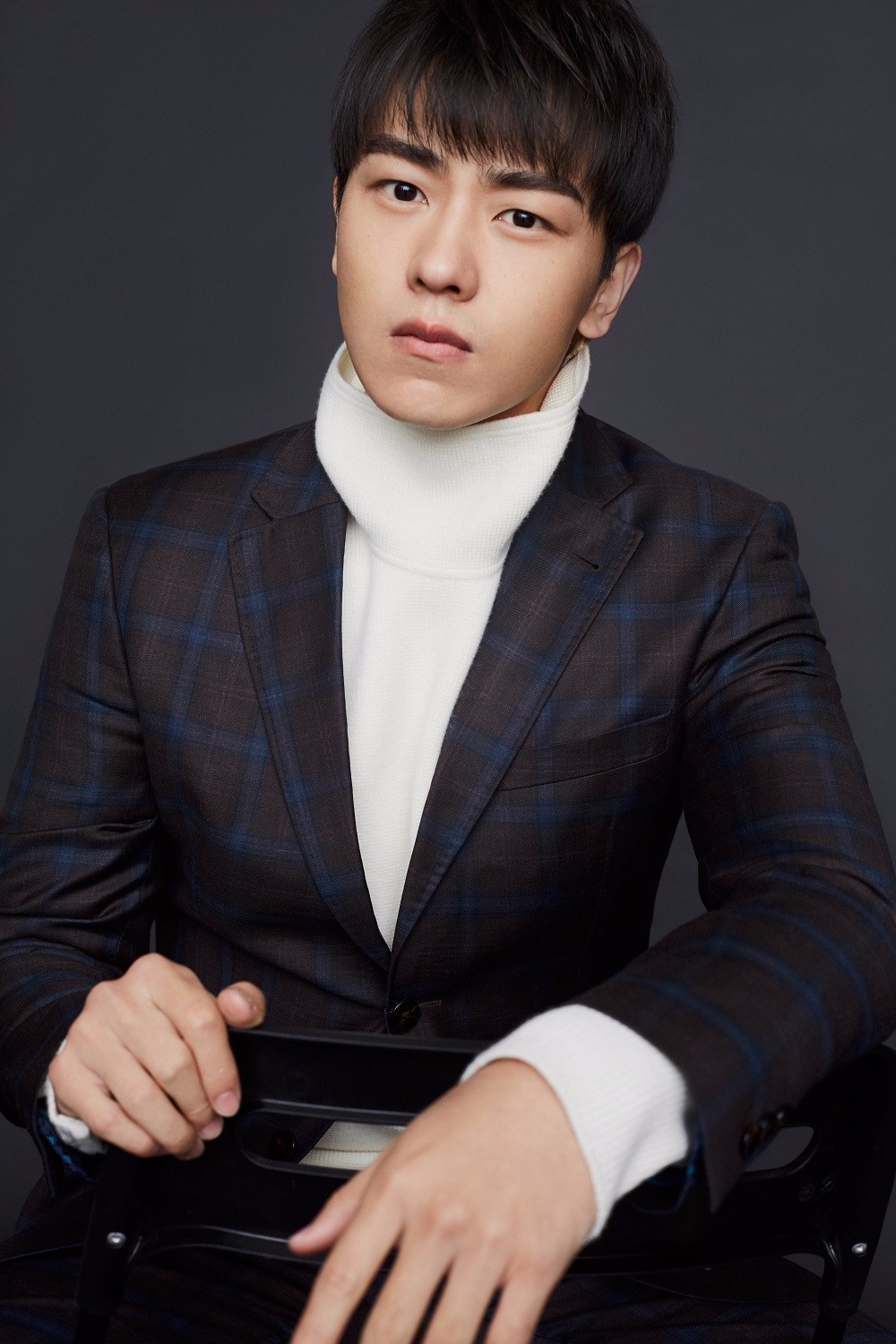 近日,新生代演员于翔曝光了一组全新的写真.